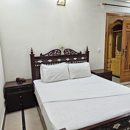 Butt Lodges 2 Islamabad Buitenkant foto