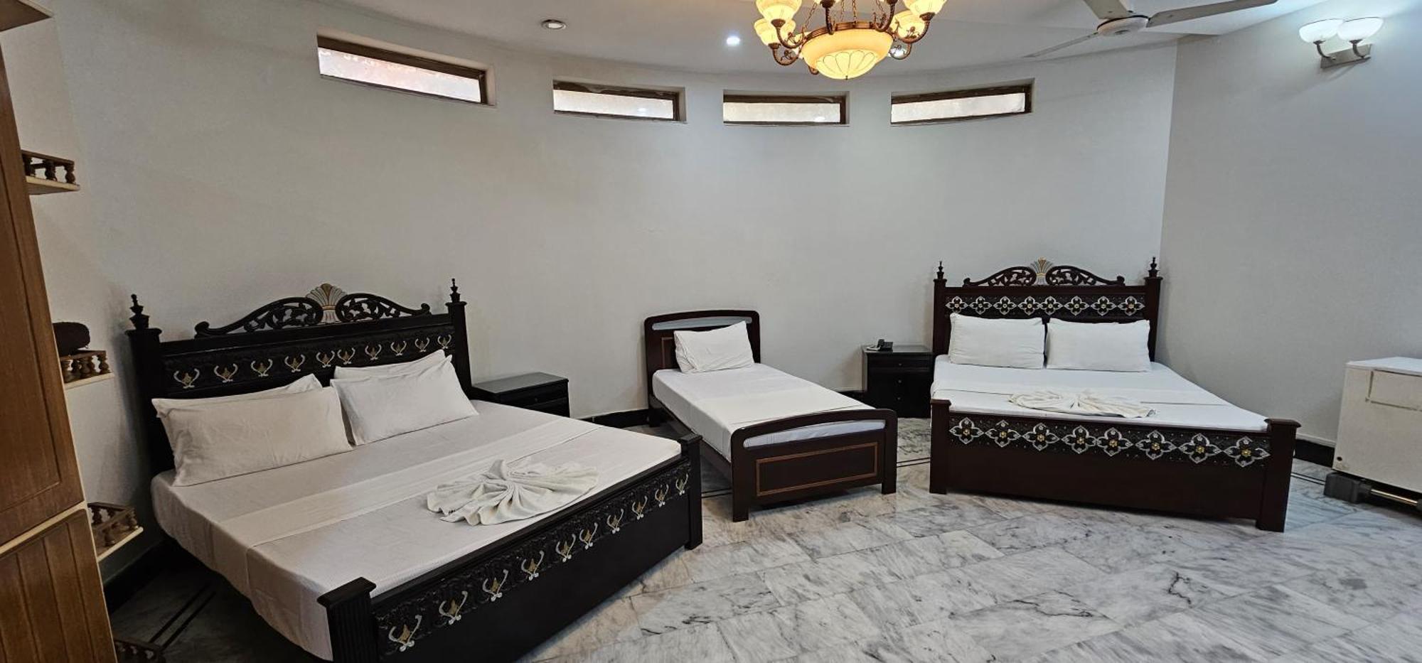 Butt Lodges 2 Islamabad Buitenkant foto