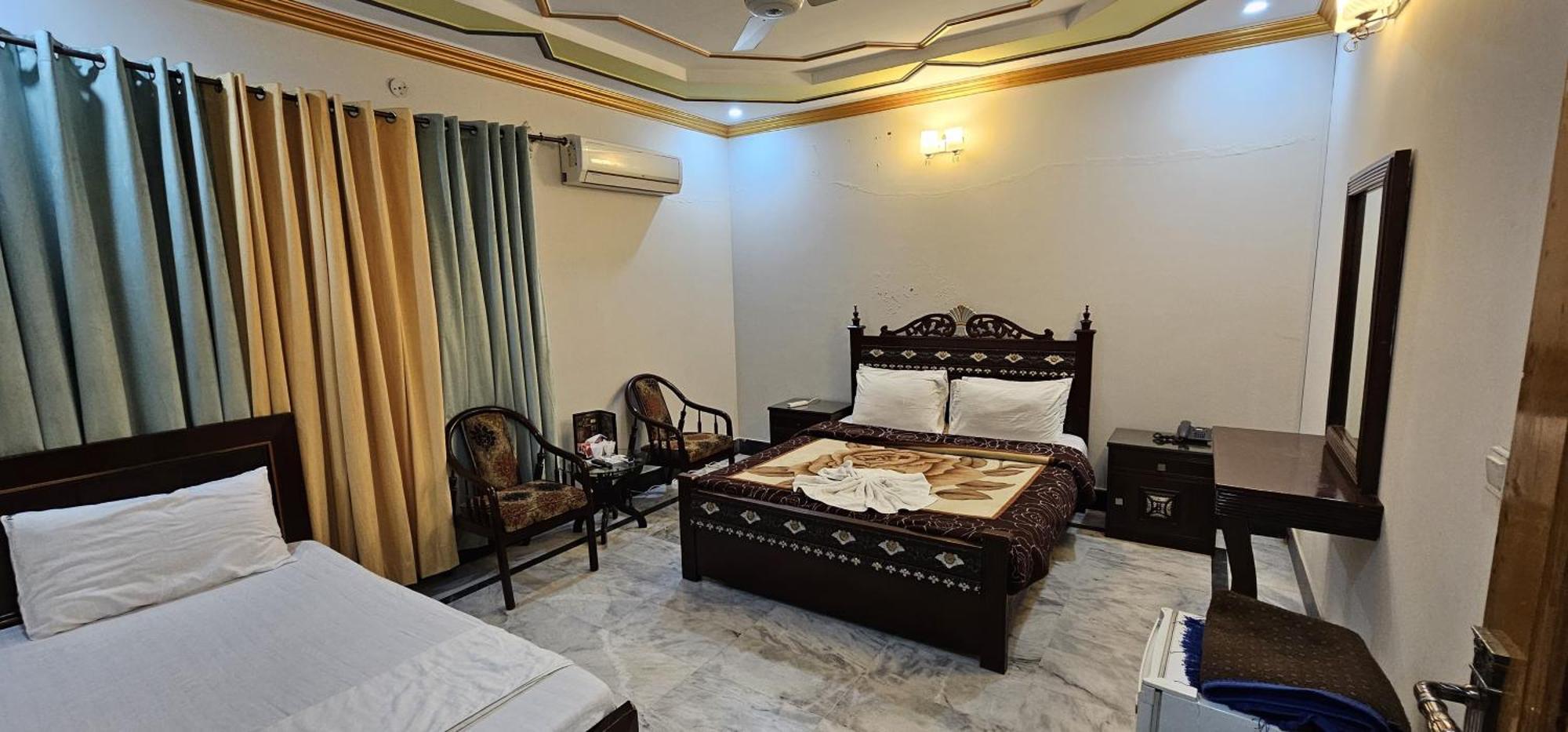 Butt Lodges 2 Islamabad Buitenkant foto
