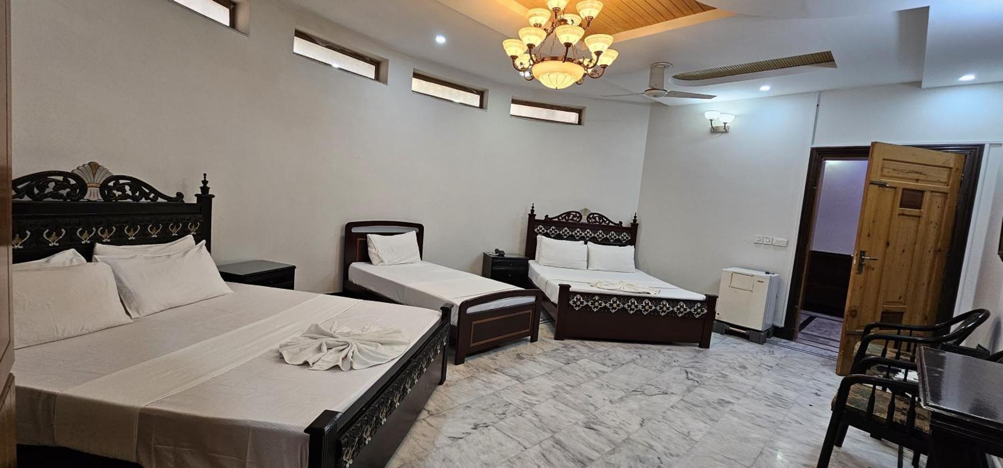 Butt Lodges 2 Islamabad Buitenkant foto