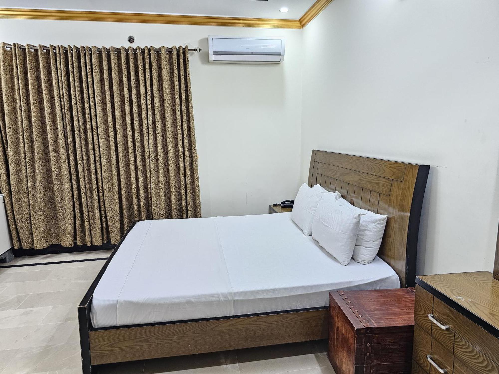 Butt Lodges 2 Islamabad Buitenkant foto